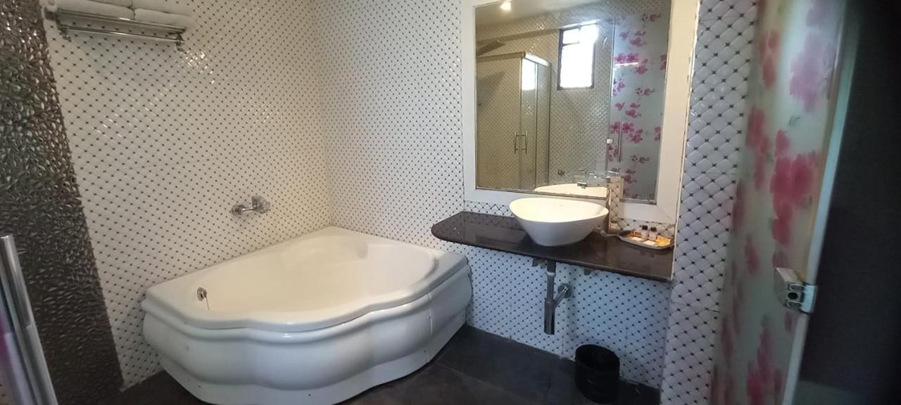 Ojas Hotel & Resort Durgāpur Eksteriør billede
